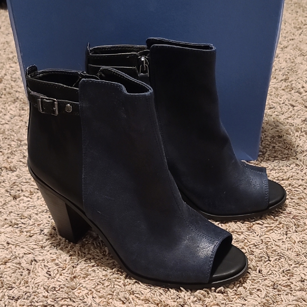 Simply Vera Vera Wang Navy and Black Peep-Toe Boots